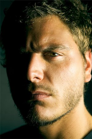 An unhappy depressed young man with a dark background Foto de stock - Super Valor sin royalties y Suscripción, Código: 400-04635622