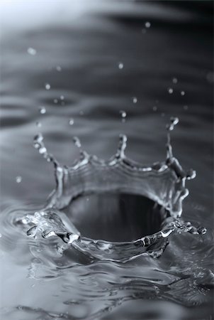 simsearch:614-06813723,k - Water crown created by a drop of water Stock Photo - Budget Royalty-Free & Subscription, Code: 400-04630537