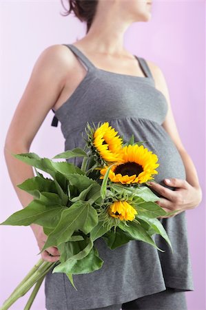 simsearch:400-04875116,k - Pregnant woman holding yellow flowers. Stock Photo - Budget Royalty-Free & Subscription, Code: 400-04631373