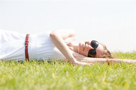 simsearch:400-04416781,k - women lie down on grass,Outdoor at park Photographie de stock - Aubaine LD & Abonnement, Code: 400-04648268