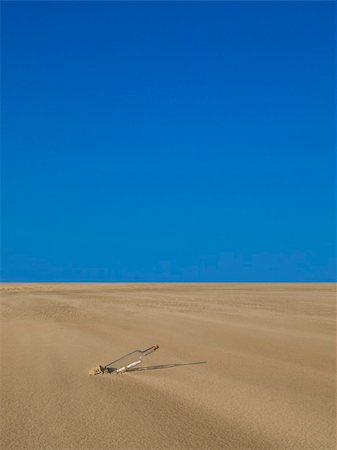 simsearch:700-02080402,k - A bottle with a message inside is abandoned in the desert. Stock Photo - Budget Royalty-Free & Subscription, Code: 400-04640397