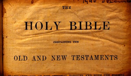 simsearch:700-00195691,k - Close up of old Holy bible book Photographie de stock - Aubaine LD & Abonnement, Code: 400-04658935