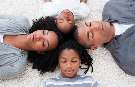 simsearch:400-04654755,k - Afro-American young family lying on floor with their heads together Foto de stock - Super Valor sin royalties y Suscripción, Código: 400-04659936
