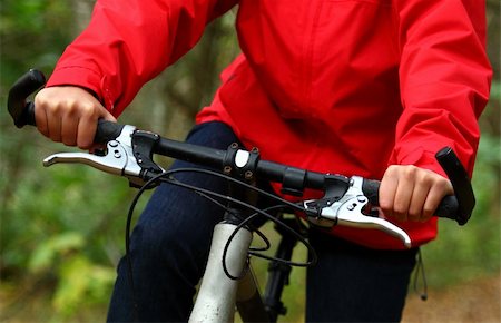 simsearch:6115-06778762,k - Biking in the forest.. Closeup of woman on mountainbike. Photographie de stock - Aubaine LD & Abonnement, Code: 400-04650865