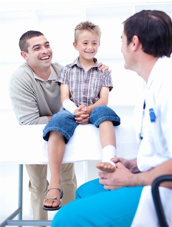 doctor with gloves with child - Doctor bandaging a patient's foot with his father in hospital Stock Photo - Budget Royalty-Free & Subscription, Code: 400-04653385