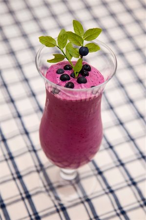 simsearch:824-07586355,k - Delicious blueberry smoothie! Stock Photo - Budget Royalty-Free & Subscription, Code: 400-04664865