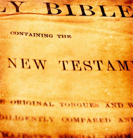 simsearch:700-00195691,k - Close up of old Holy bible book Photographie de stock - Aubaine LD & Abonnement, Code: 400-04661454