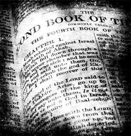 simsearch:700-00195691,k - Close up of old Holy bible book Photographie de stock - Aubaine LD & Abonnement, Code: 400-04661450