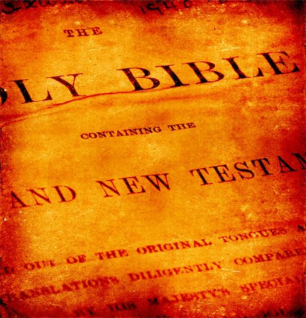 simsearch:700-00195691,k - Close up of old Holy bible book Photographie de stock - Aubaine LD & Abonnement, Code: 400-04661451