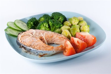 simsearch:400-05731297,k - Cooked salmon with vegetables Stock Photo - Budget Royalty-Free & Subscription, Code: 400-04662653