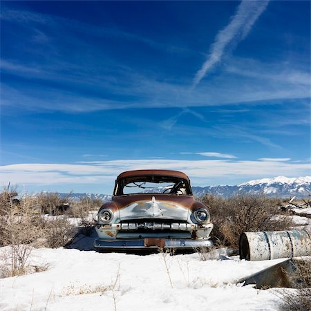 A deserted classic automobile in the remote countryside with snow on the ground. Horizontal shot. Stock Photo - Budget Royalty-Free & Subscription, Code: 400-04672230