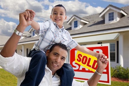 Excited Hispanic Father and Son with Sold For Sale Real Estate Sign in Front of House. Foto de stock - Super Valor sin royalties y Suscripción, Código: 400-04684303