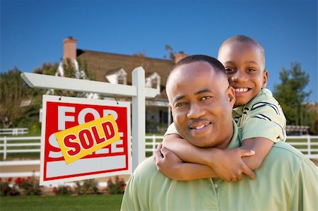 Happy African American Father and Son in Front of New Home and Sold Real Estate Sign. Foto de stock - Super Valor sin royalties y Suscripción, Código: 400-04680473