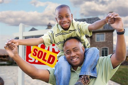 Happy African American Father and Son in Front of New Home and Sold Real Estate Sign. Foto de stock - Super Valor sin royalties y Suscripción, Código: 400-04680484