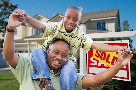 Happy African American Father and Son in Front of New Home and Sold Real Estate Sign. Foto de stock - Super Valor sin royalties y Suscripción, Código: 400-04680489
