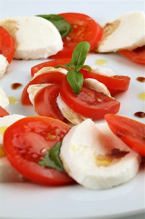 simsearch:700-01099893,k - Slices of tomatoes and mozzarella with basil leaves, olive oil and balsamic vinegar Stock Photo - Budget Royalty-Free & Subscription, Code: 400-04683867