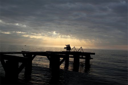 simsearch:400-04638236,k - Sea landscape sunset happy family a photo Photographie de stock - Aubaine LD & Abonnement, Code: 400-04690343
