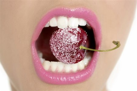 simsearch:400-04932642,k - Cherry with sugar between woman perfect teeth macro Photographie de stock - Aubaine LD & Abonnement, Code: 400-04704780