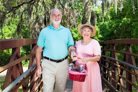 simsearch:400-04208630,k - Senior couple in the park, carrying a picnic basket. Stock Photo - Budget Royalty-Free & Subscription, Code: 400-04702184