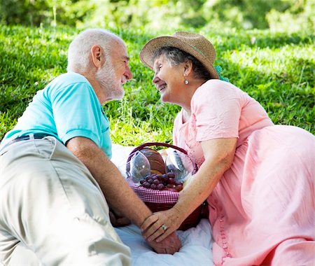 simsearch:400-04208630,k - Senior couple on romantic picnic, flirting with each other. Stock Photo - Budget Royalty-Free & Subscription, Code: 400-04702183