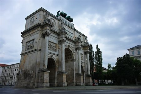 simsearch:400-07309915,k - Gate of Victory landmark in downtown Munich, Bavaria Stock Photo - Budget Royalty-Free & Subscription, Code: 400-04715970