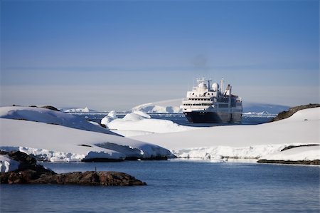 Big cruise ship in Antarctic waters Stock Photo - Budget Royalty-Free & Subscription, Code: 400-04728035