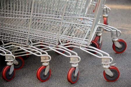 simsearch:400-04321973,k - Shopping carts outside a mall Stock Photo - Budget Royalty-Free & Subscription, Code: 400-04728764
