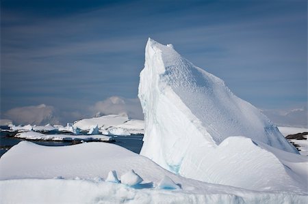 simsearch:400-04264043,k - Antarctic iceberg in the snow Foto de stock - Super Valor sin royalties y Suscripción, Código: 400-04729882