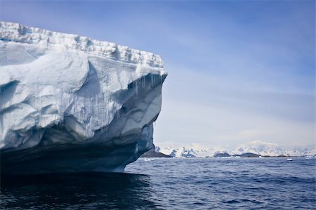 simsearch:400-04264043,k - Antarctic iceberg in the snow Foto de stock - Super Valor sin royalties y Suscripción, Código: 400-04729891