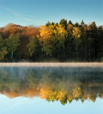 simsearch:400-04756224,k - Autumn at the lake early one morning with mist Stock Photo - Budget Royalty-Free & Subscription, Code: 400-04739879
