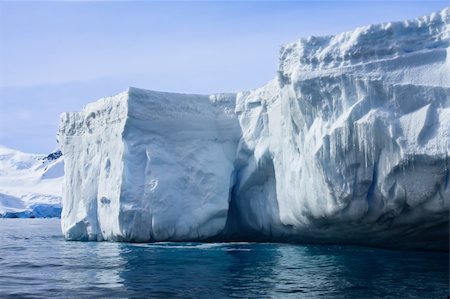 simsearch:400-04264043,k - Antarctic iceberg in the snow Foto de stock - Super Valor sin royalties y Suscripción, Código: 400-04730446