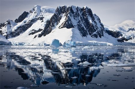 simsearch:400-05271801,k - Beautiful snow-capped mountains with reflection on the water Stock Photo - Budget Royalty-Free & Subscription, Code: 400-04730447