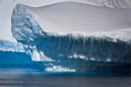 simsearch:400-04264043,k - Antarctic iceberg in the snow Foto de stock - Super Valor sin royalties y Suscripción, Código: 400-04746014