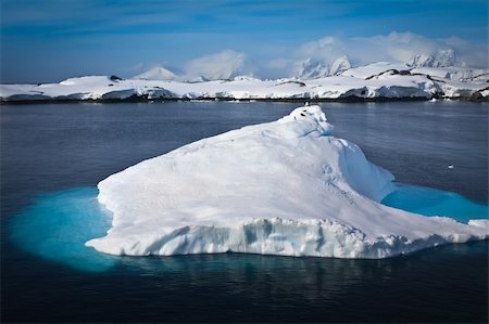 simsearch:400-04264043,k - Antarctic iceberg in the snow Foto de stock - Super Valor sin royalties y Suscripción, Código: 400-04746010