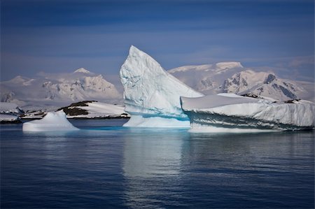 simsearch:400-04264043,k - Antarctic iceberg in the snow Foto de stock - Super Valor sin royalties y Suscripción, Código: 400-04746011