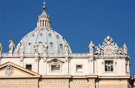 simsearch:400-05369313,k - Statues on top of a St. Peter's Basilica, Rome, Italy Stock Photo - Budget Royalty-Free & Subscription, Code: 400-04747257