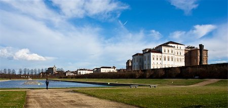 simsearch:400-06924255,k - Venaria Reale (Italy) royal palace, view from the pool Stock Photo - Budget Royalty-Free & Subscription, Code: 400-04749204