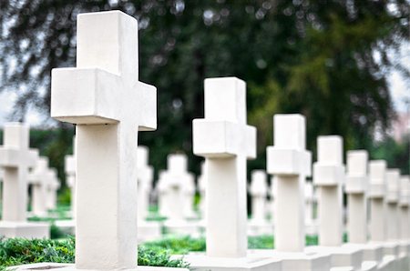 simsearch:400-04032243,k - white crosses on the graves of warriors at Lviv cemetery, Ukraine Stock Photo - Budget Royalty-Free & Subscription, Code: 400-04743983