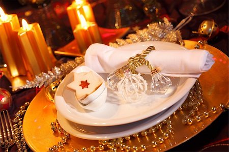 simsearch:400-05693119,k - Luxury place setting in golden and white  for Christmas Stock Photo - Budget Royalty-Free & Subscription, Code: 400-04757378