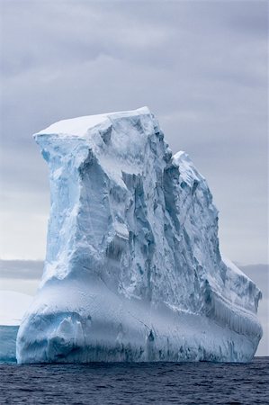 simsearch:400-04264043,k - Antarctic iceberg in the snow Foto de stock - Super Valor sin royalties y Suscripción, Código: 400-04750148