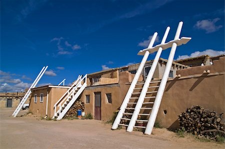 Kivas and white ladders in Sky City, the Acoma Pueblo, New Mexico Stock Photo - Budget Royalty-Free & Subscription, Code: 400-04752076