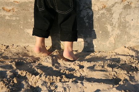 A child's feet on the beach standing halfway on his toes Stock Photo - Budget Royalty-Free & Subscription, Code: 400-04752587