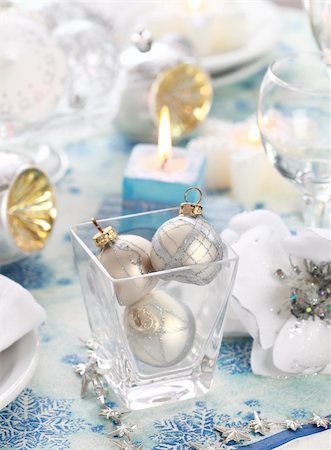 simsearch:400-05693119,k - Luxury place setting in white  for Christmas or other event Stock Photo - Budget Royalty-Free & Subscription, Code: 400-04765588