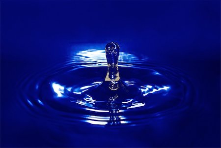 simsearch:614-06813723,k - Abstract falling drops of water in dark blue tones Stock Photo - Budget Royalty-Free & Subscription, Code: 400-04768270