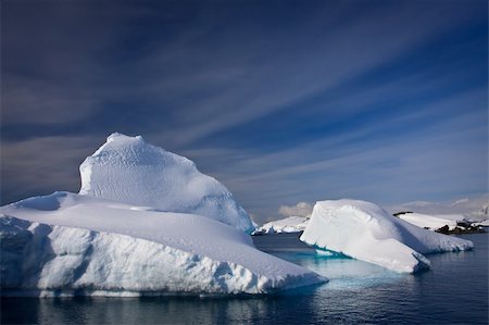 simsearch:400-04264043,k - Antarctic iceberg in the snow Foto de stock - Super Valor sin royalties y Suscripción, Código: 400-04769080