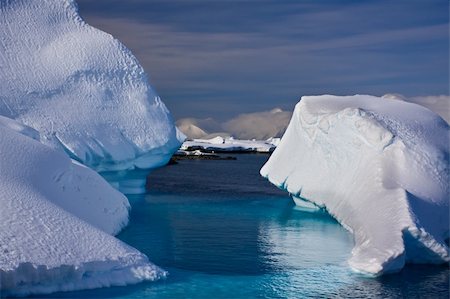 simsearch:400-04264043,k - Antarctic iceberg in the snow Foto de stock - Super Valor sin royalties y Suscripción, Código: 400-04769081