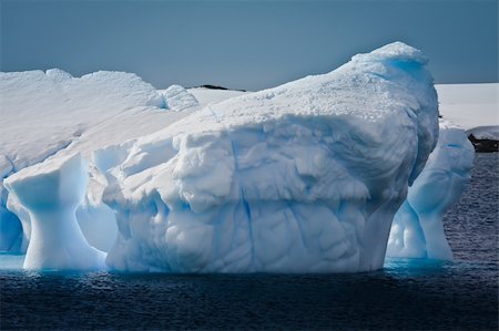 simsearch:400-04264043,k - Antarctic iceberg in the snow Foto de stock - Super Valor sin royalties y Suscripción, Código: 400-04769082