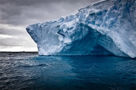 simsearch:400-04264043,k - Antarctic iceberg in the snow Foto de stock - Super Valor sin royalties y Suscripción, Código: 400-04760149
