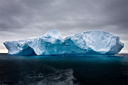 simsearch:400-04264043,k - Antarctic iceberg in the snow Foto de stock - Super Valor sin royalties y Suscripción, Código: 400-04760150