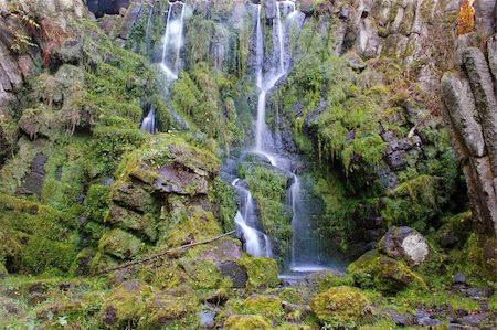 falling green leaves white background - Blurred Waterfall in autumn (at bridge Teufelsbrücke in Kassel, Germany) Stock Photo - Budget Royalty-Free & Subscription, Code: 400-04761036